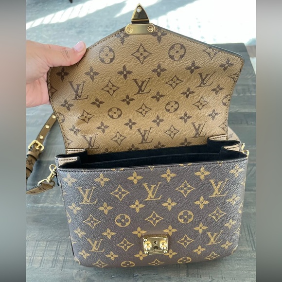 NEW Louis Vuitton Pochette Metis Crossbody - Picture 4 of 7